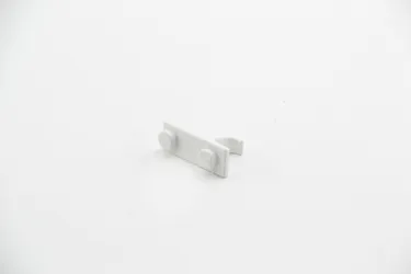 Plastový hák na police