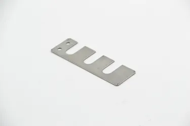 Distanciador para bisagra inferior